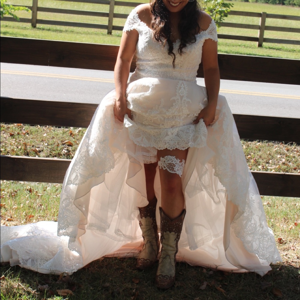 Allure bridals wedding dress - Picture 2 of 6